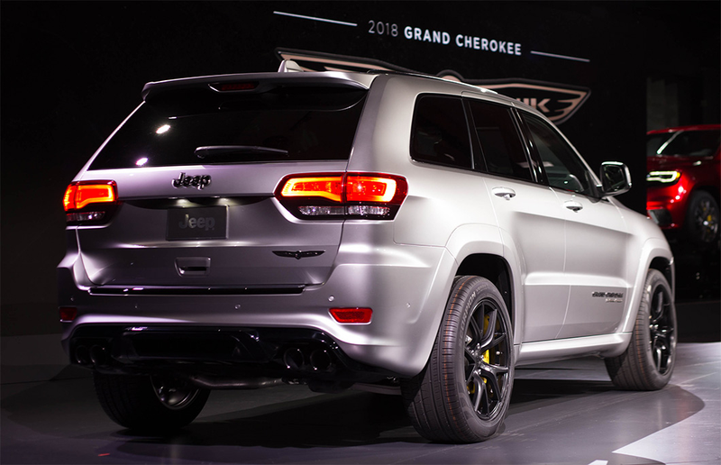 Illustration for article titled The Hellcat-Powered 2018 Jeep Trackhawk Is Quicker 0-60 Than The Alfa GiuliaÂ